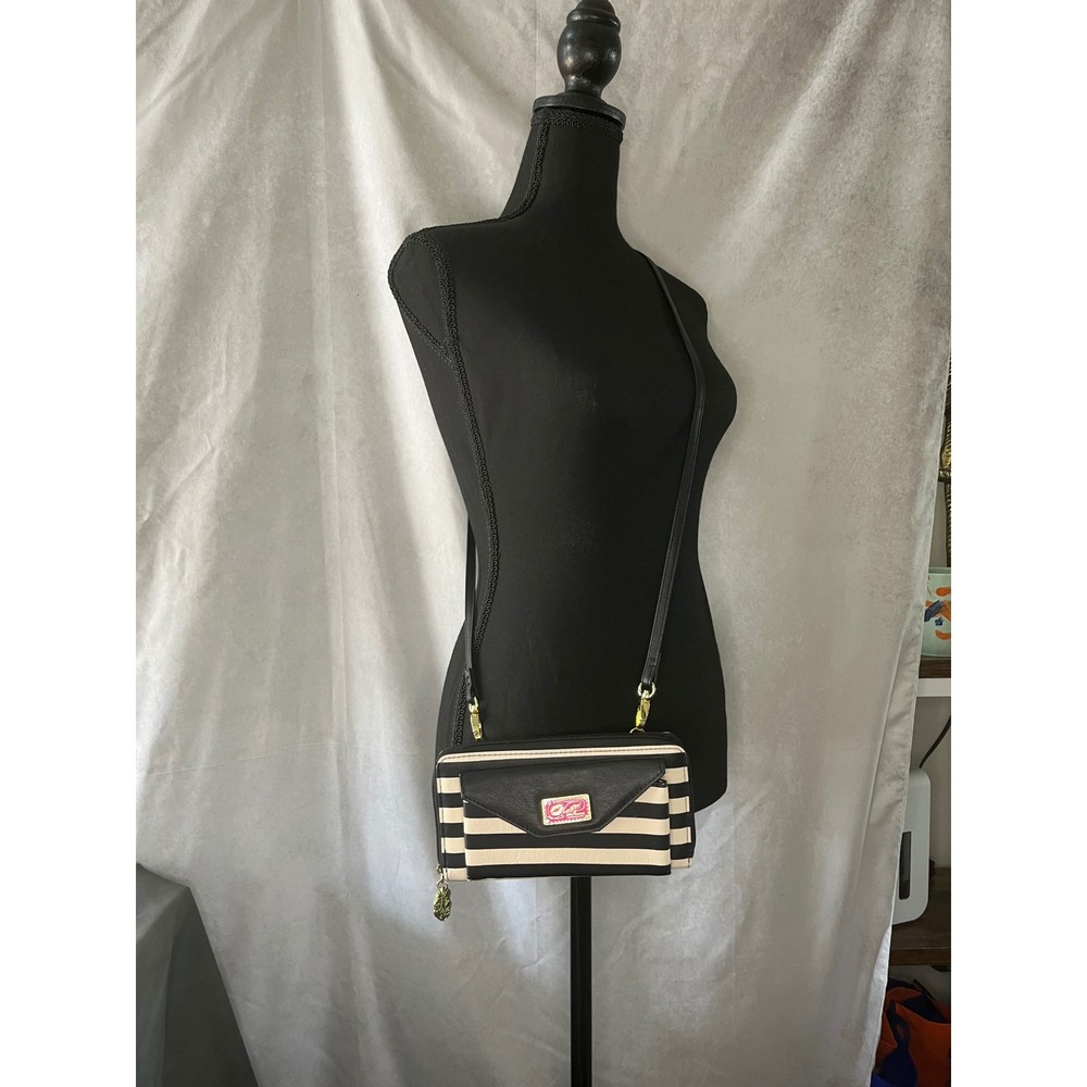 Betsey Johnson Black White Stripe Convertible Crossbody‎ Wallet Clutch